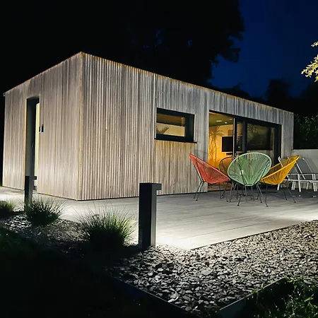 Pool House 85