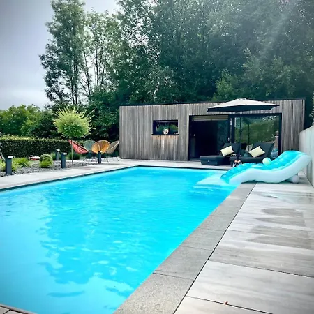 Pool House 85 ホームステイ *