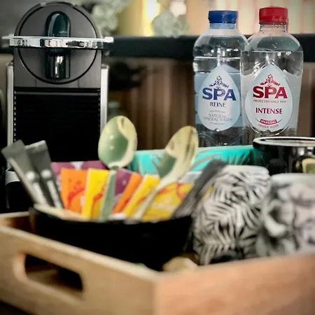 ホームステイ Pool House 85 *