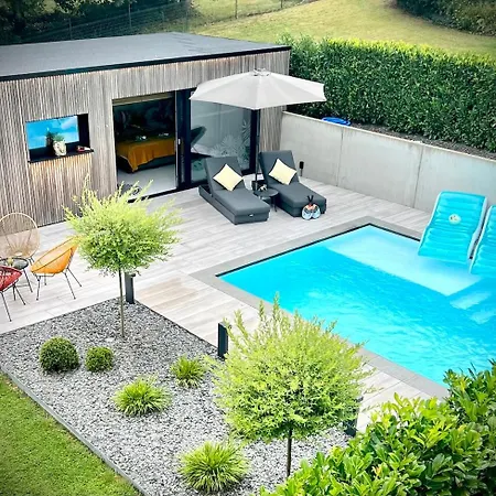 Pool House 85 *