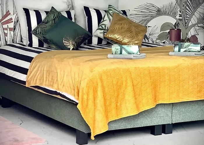 Pool House 85 ホームステイ *